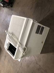 lot 4 image: Air conditioner 5000 BTU Missing Parts Customer Returns See Pictures