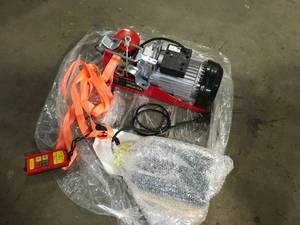 lot 27 image: VEVOR Electric Hoist 1320 lbs. Electric Winch with Wireless Remote Control with Pure Copper Motor  Customer Returns See Pictures
