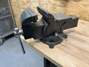 lot 42 image: BESSEY Vice
