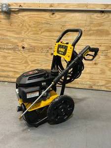 lot 98 image: DEWALT 3300 PSI 2.4 GPM Gas Cold Water Pressure Washer with HONDA GCV200 Engine
