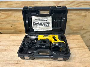 lot 104 image: DEWALT 18V Cordless DC490 18 Gauge Swivel Head Shear with Battery, Charger and Case