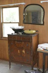 lot 40 image: Vintage Dresser on Wheels