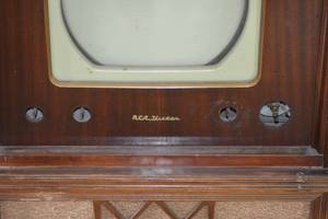 lot 48 image: RCA Victor Floor Model TV