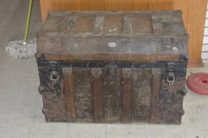 lot 52 image: Great Condition with Inserts M.M. Secor Champion Wall Trunk filled with clothes