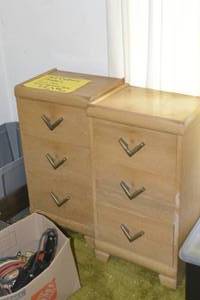 lot 90 image: 2 matching 1950s night stands