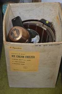 lot 57 image: Montgomery Ward Signature 6 Qt Ice Cream Freezer with box