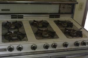 lot 79 image: Crown Stove