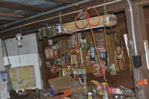 lot 81 image: Various Contents of workbench