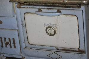 lot 82 image: Antique Karr Range Company Wood Burning Stove