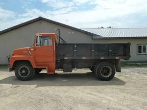 1982 Ford F-700 Dump Truck