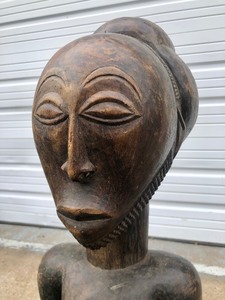 lot 18 image: Excellent Early Hemba Male Ancestral Statue