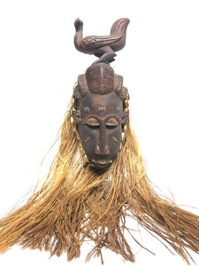 lot 31 image: Superb Early Baule Mblo Portrait Mask wBird
