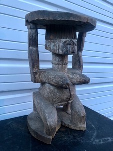 lot 34 image: Very Early Kneeling Female Figural Caryatid StoolSeat