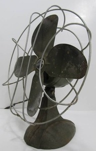 lot 14 image: Awesome Vintage Small Size HANDYBREEZE Industrial Green Fan