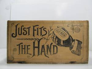 lot 17 image: Fantastic Antique LENOX SOAP Wooden Advertising Crate 