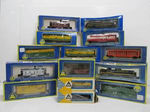 lot 26 image: Large Lot of Vintage NOS UNUSED HO Scale Train Cars - AHM 