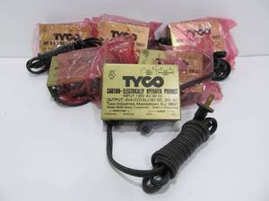 lot 23 image: Lot of 6 NOS Unused TYCO Train Transformers