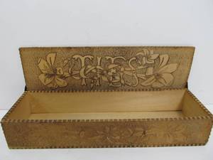 lot 43 image: Antique Folk Art Pyrography Early 1900s Neck Tie Box