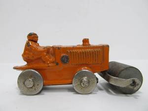 lot 44 image: Vintage 1920s-30s KILGORE Cast Iron Tractor & Road Roller Toy