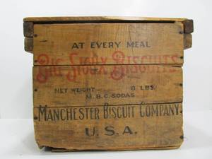 lot 48 image: Antique Wooden Advertising Crate - BIG SIOUX BISCUITS - Original Lid