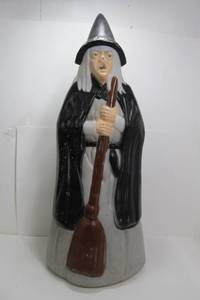 lot 73 image: Working Vintage EMPIRE Halloween Witch Blow Mold Yard Decoration