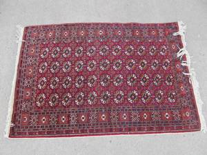 lot 88 image: Excellent Vintage Hand Made Bokhara Midsize Wool Rug
