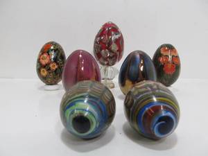 lot 95 image: Collection of Hand Painted Inlaid etc Eggs