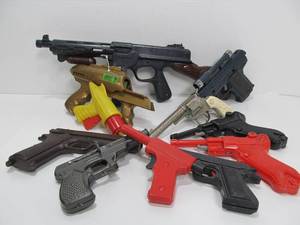 lot 111 image: Large Group of Vintage 1960s Toy Guns - Some AS IS