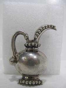 lot 114 image: LARGE Old Vintage TAXCO Silver Pitcher Brooch
