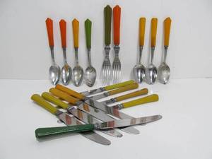lot 134 image: Lot of Vintage 1930s era Bakelite Flatware