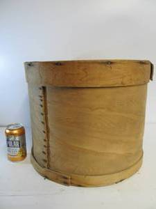 lot 165 image: Primitive Antique Wooden Cheesebox wLid