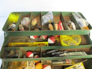 lot 178 image: Vintage Metal Tackle Box wLures & Accessories