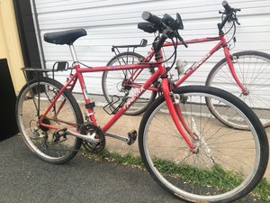 lot 250 image: Matching Pair of SPECIALIZED Hard Rock Sport Mens Bicycles