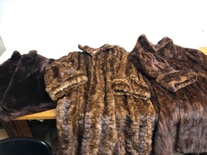 lot 253 image: 3 Vintage & Antique Genuine Fur Coats
