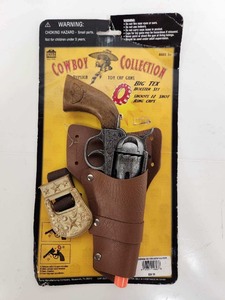 lot 275 image: Unused Cowboy Collection Cap Gun & Holster Set