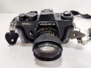 lot 278 image: Vintaeg YASHICA Film Camera w Zoom Lens