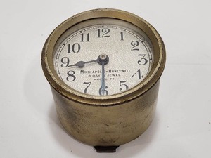 lot 312 image: Vintage 1920s MINNEAPOLIS-HONEYWELL Model 77 Clock