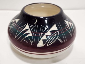 lot 325 image: 2 Pieces of Mesa Verde Southwestern Pottery
