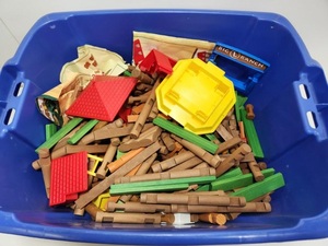 lot 330 image: Large Lot of Lincoln Logs