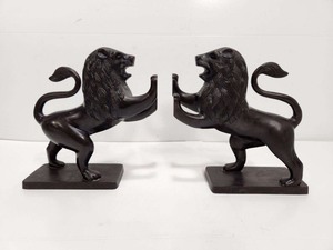 lot 338 image: Bombay Company Bronze Lion Bookend Set
