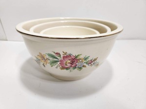 lot 326 image: Mid Century Kitchen Kraft Nesting Bowl Set