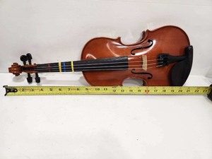 lot 361 image: Vintage Violin wCase & Bow