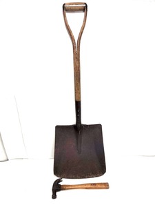 lot 355 image: Old Vintage Northern Pacific Railroad Shovel & Hammer