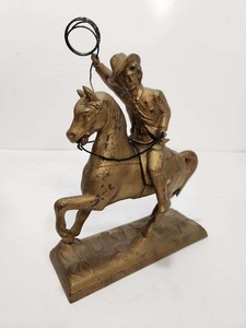 lot 366 image: Antique Cast Metal BUFFALO BILL on Horseback Sculpture