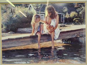 lot 372 image: Framed Signed Numbered Mother Daughter Print by Steve Hanks - Touching the Surface