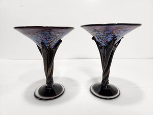 lot 368 image: Very Nice Pair of Hand Blown Art Glass Martini Glasses