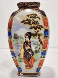 lot 369 image: Vintage Japanese Hand Painted Satsuma Vase & Hand Painted Marble Slab