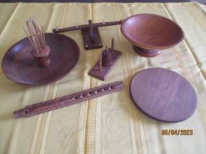 Lot of wood bowls, game, flute and ...