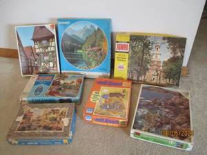 Lot of vintage jig saw puzzles...