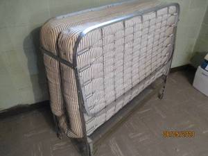 Metal frame bed, great for an extra...